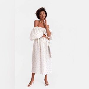 SLEEPER NWT
Atlanta Off-the-Shoulder Midi Dress Floral Daisies Puff Size Small
